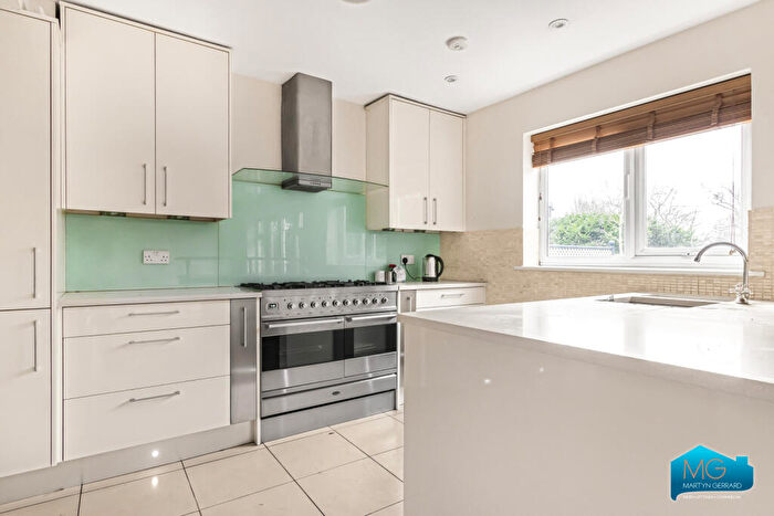 5 Bedroom Detached House To Rent In Edgwarebury Lane, Edgware, HA8