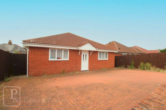 3 Bedroom Bungalow To Rent In Hainault Close, Colchester, Essex, CO4