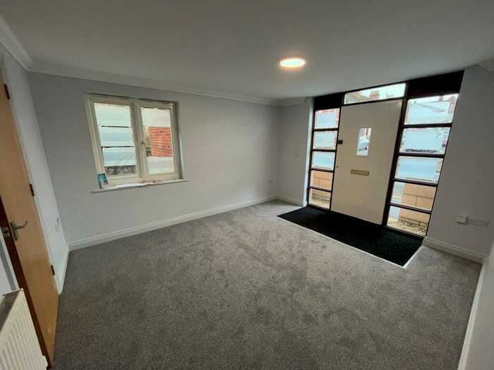 1 Bedroom Flat To Rent In Queensgate, Lincoln Street, Swindon, SN1