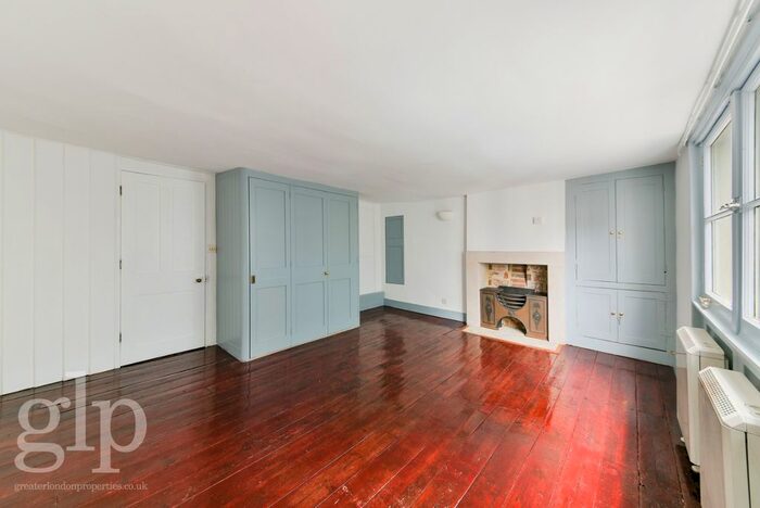 Studio To Rent In Lexington Street, London, W1F