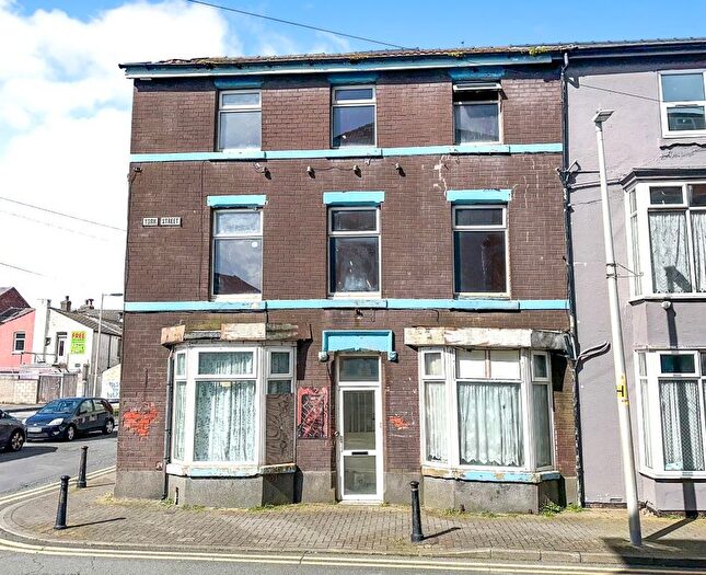 15 Bedroom End Terrace House For Sale In York Street, Blackpool, FY1
