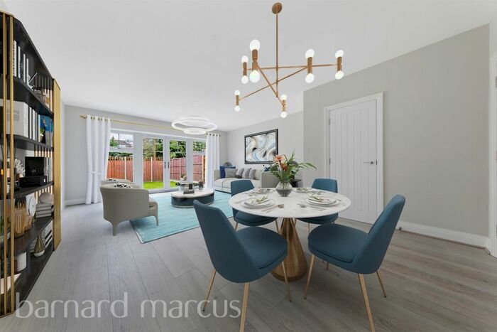 3 Bedroom Semi-Detached House For Sale In Whyteleafe Road, Caterham, CR3