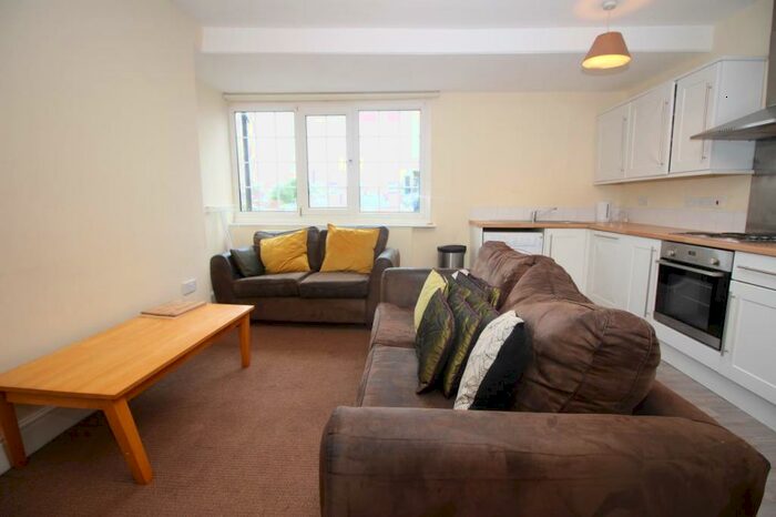 4 Bedroom Flat To Rent In Eskdale Terrace, Jesmond, Newcastle Upon Tyne, NE2