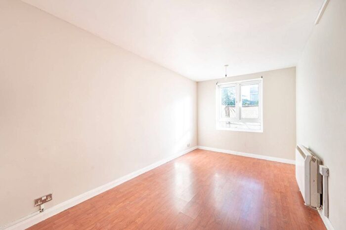 2 Bedroom Flat For Sale In Darfield Way, North Kensington, London, W10