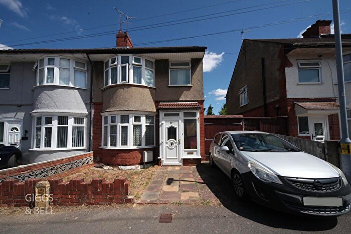 3 Bedroom End Of Terrace House For Sale In St. Mildreds Avenue, Luton, Bedfordshire, LU3