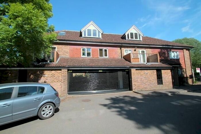 2 Bedroom Flat To Rent In Lawford House, Leacroft, Staines, TW18