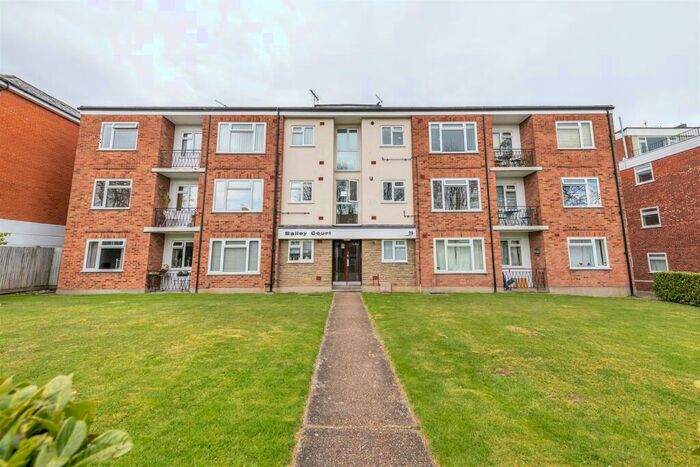 2 Bedroom Apartment To Rent In Castle Avenue, London, E4