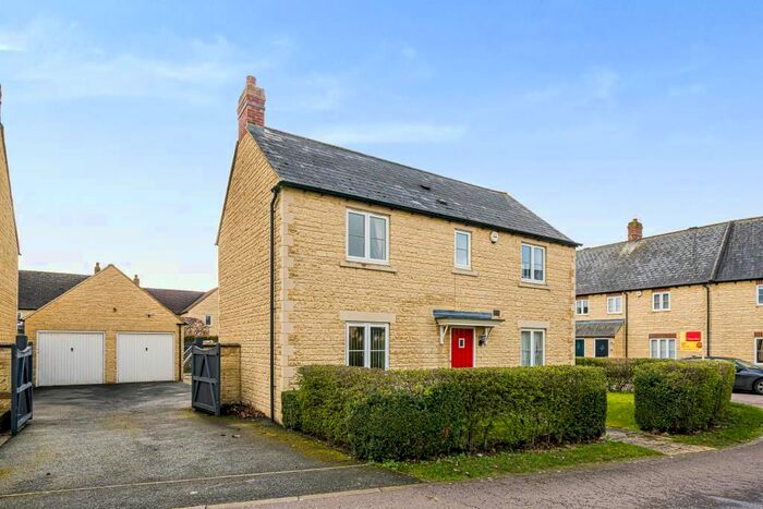 4 Bedroom Detached House To Rent In Harvest Crescent, Carterton, OX18