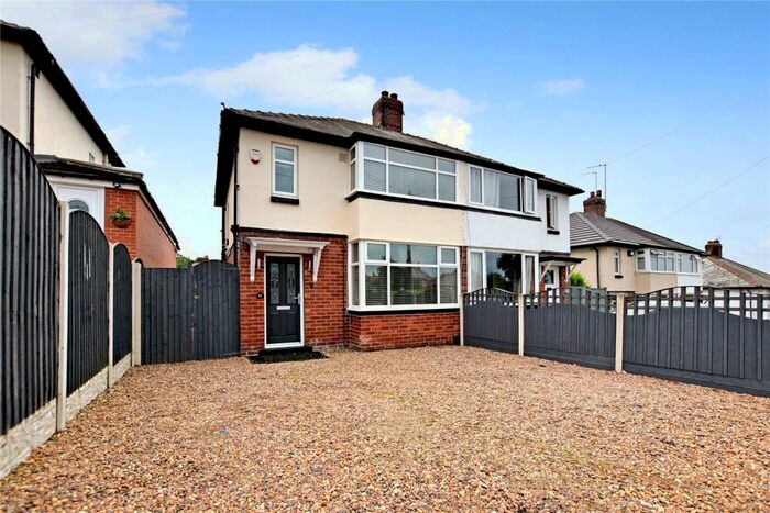 3 Bedroom Semi-Detached House To Rent In Whitecote Hill, Leeds, West Yorkshire, LS13
