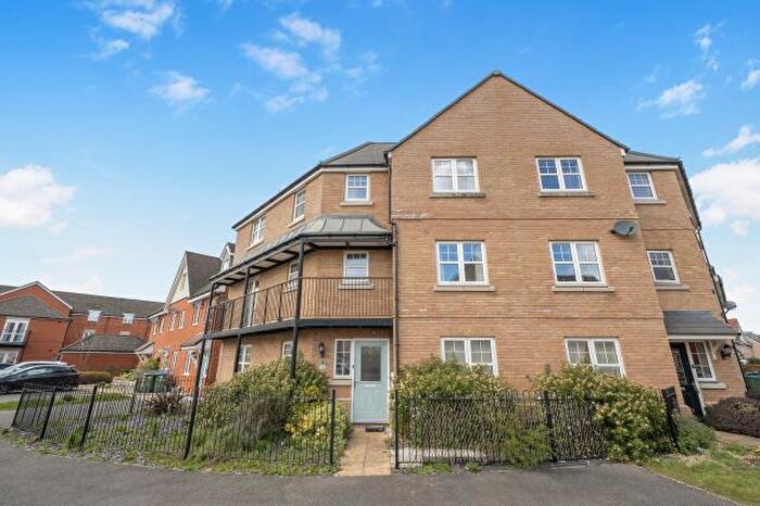 4 Bedroom Semi-Detached House For Sale In Carrick Street, Aylesbury, HP18