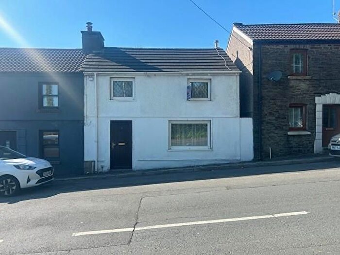 3 Bedroom Semi-Detached House For Sale In Millfield Road, Llanelli, SA14