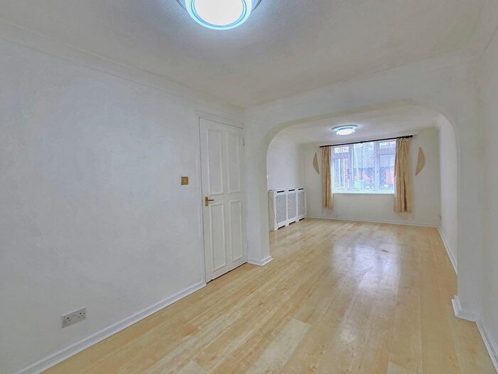 3 Bedroom Property To Rent In Victoria Road, London, E13