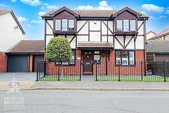 4 Bedroom Detached House For Sale In Maurice Road, Canvey Island, SS8