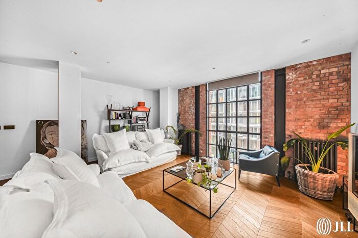 2 Bedroom Flat To Rent In Circus Road West, London, SW11