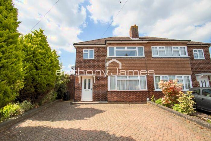 3 Bedroom Semi-Detached House To Rent In Daleside Close, Orpington, BR6