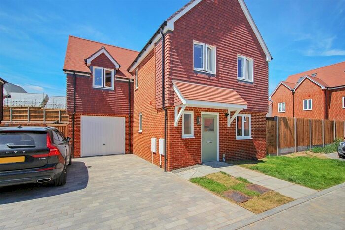 4 Bedroom Detached House To Rent In Bluebell Avenue, Littlebourne, Canterbury, Kent, CT3