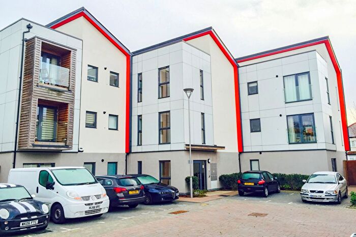 2 Bedroom Flat To Rent In Cairns Avenue, London, SW16