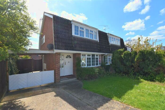 3 Bedroom Semi-Detached House To Rent In Kingsdown Close, RG6