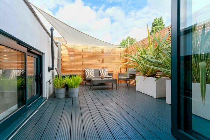 2 Bedroom Flat To Rent In Stoke Newington High St, N16