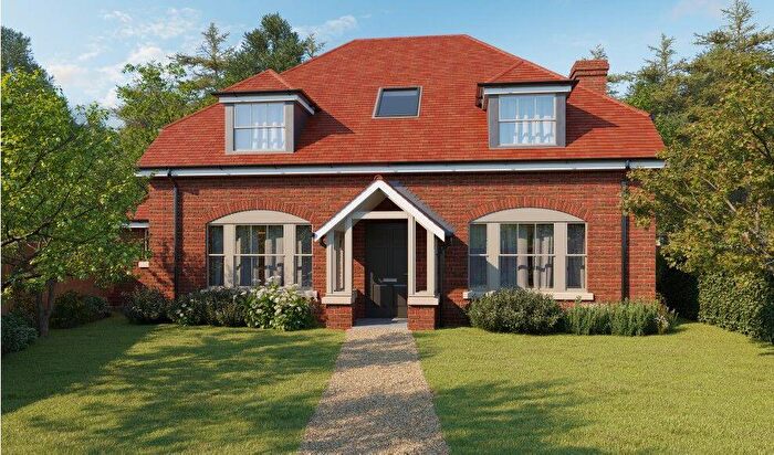 3 Bedroom Detached House For Sale In Surrey Gardens, Effingham Junction, Leatherhead, Surrey, KT24