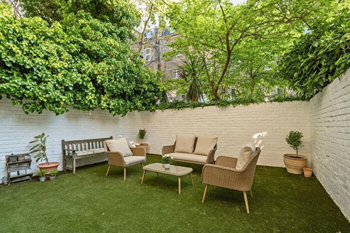 3 Bedroom Maisonette For Sale In Westgate Terrace, Chelsea, London, SW10