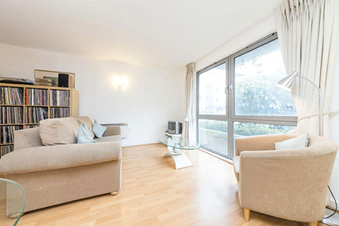 Flat To Rent In Deals Gateway, Deptford Brige, SE13