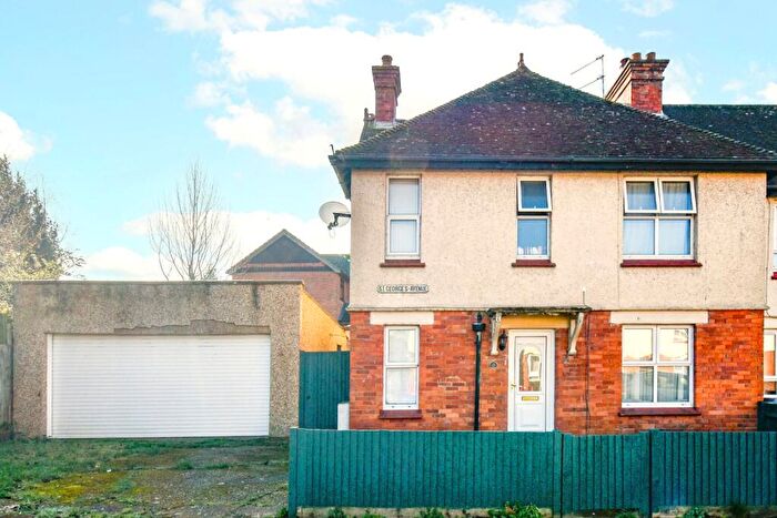 3 Bedroom End Of Terrace House For Sale In St. George's Avenue, Newbury, RG14