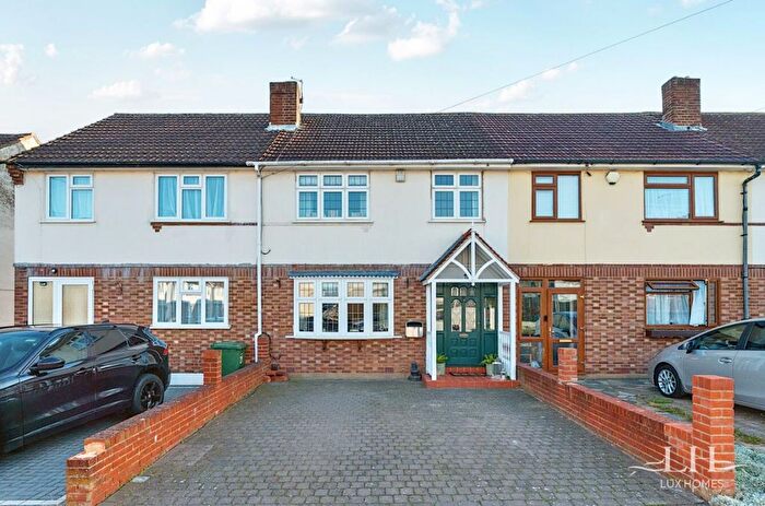 4 Bedroom Terraced House For Sale In Wych Elm Close, Hornchurch, RM11