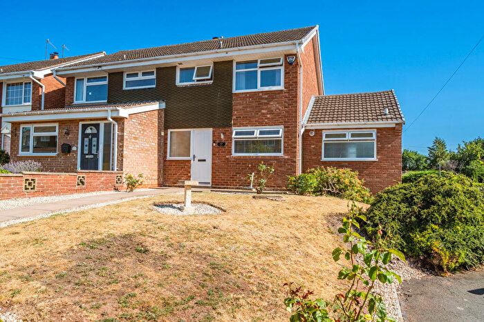 3 Bedroom Semi-Detached House For Sale In Burrows Road, Kingswinford, DY6