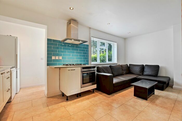 5 Bedroom Property To Rent In 5 Larchwood Drive, Englefield Green, Egham TW20