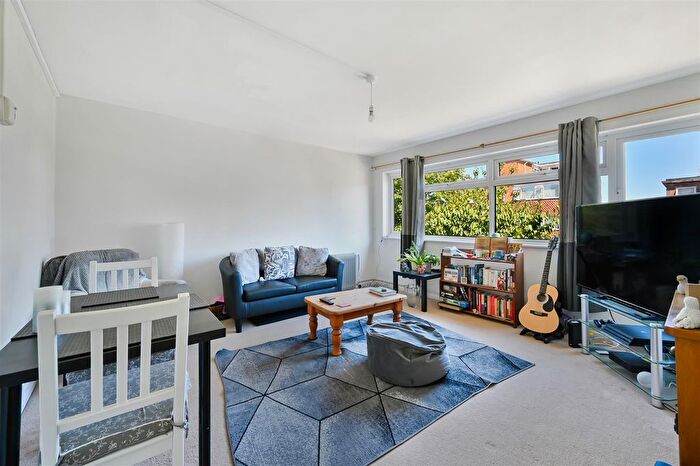 2 Bedroom Flat To Rent In Stanley Road, London, SW19