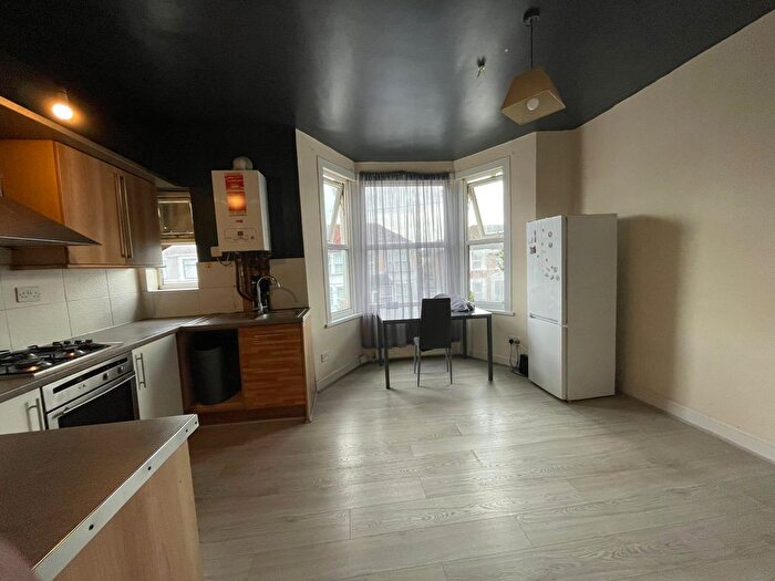 1 Bedroom Flat To Rent In Road, Ilford, Essex, IG3