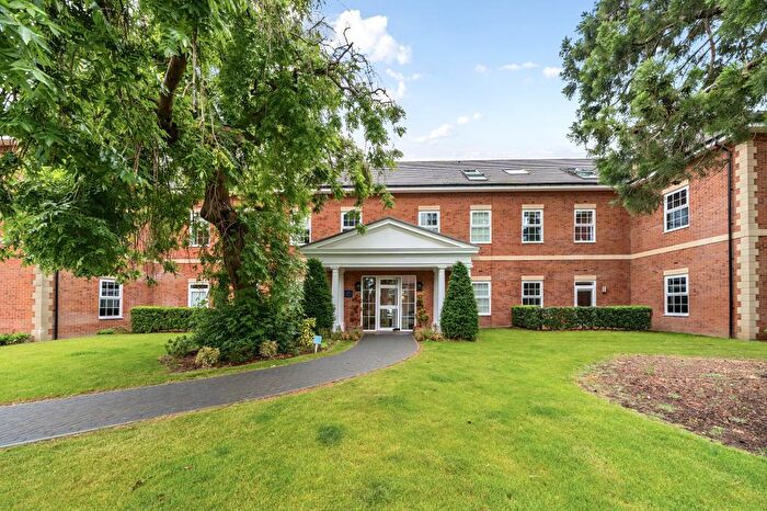 2 Bedroom Apartment To Rent In Slough, Berkshire, SL2