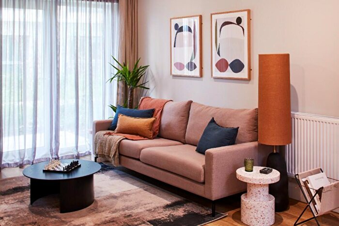 1 Bedroom Apartment To Rent In Moat Street, London, SW11