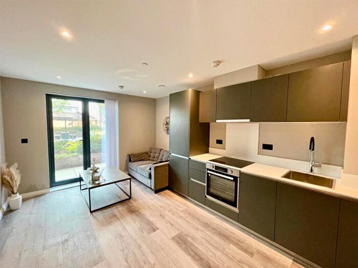 1 Bedroom Apartment To Rent In Whitehall Road, Leeds, LS12