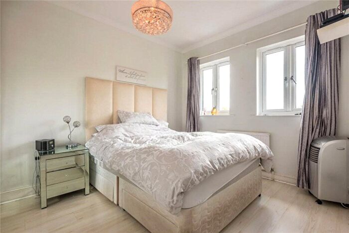 4 Bedroom Terraced House To Rent In Tottenham Road, Islington, London, N1