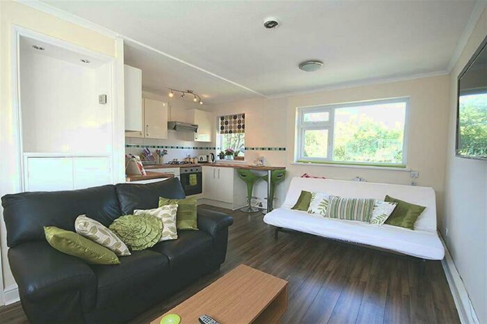 1 Bedroom Flat To Rent In Holtdale Grove, Holt Park, Leeds, West Yorkshire, LS16