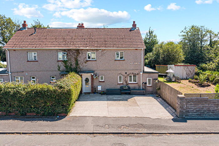 3 Bedroom Semi-Detached House For Sale In Edgemoor Drive, Upper Killay, Swansea, SA2