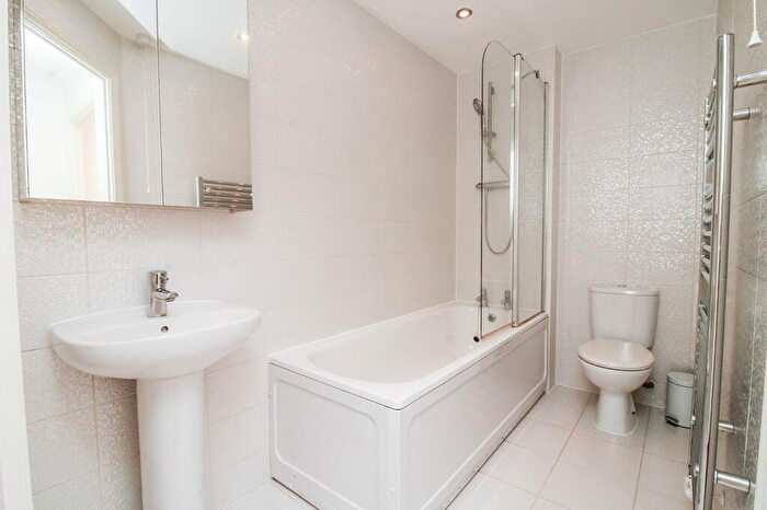 2 Bedroom Coach House For Sale In Kingfisher Road, Portishead, Portishead, Bristol, BS20