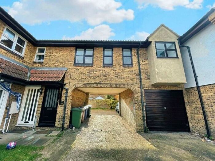 1 Bedroom Flat For Sale In Arnold Place, Tilbury, RM18