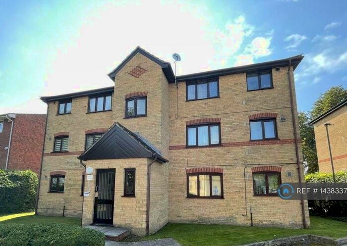 1 Bedroom Flat To Rent In Woodfield Close, Enfield, EN1