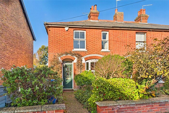 2 Bedroom End Of Terrace House For Sale In Penyston Road, Maidenhead, Berkshire, SL6