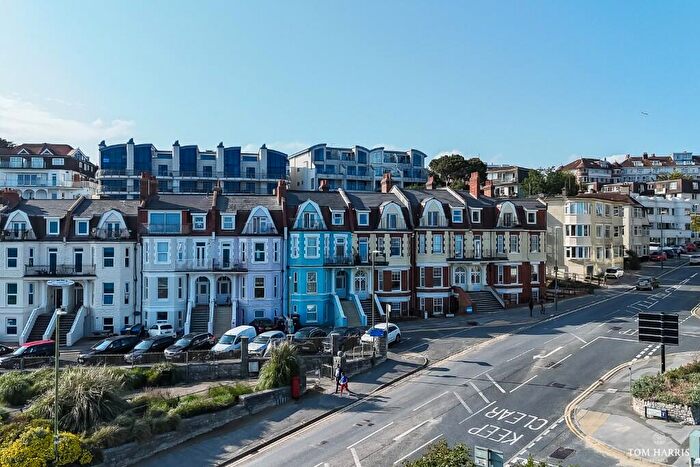 2 Bedroom Apartment For Sale In Undercliff Road, Bournemouth, Dorset, BH5