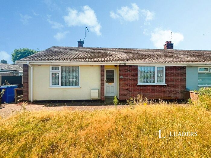 2 Bedroom Bungalow For Sale In Pound Farm Drive, Lowestoft, Suffolk, NR32