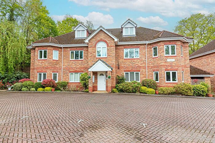 2 Bedroom Flat To Rent In Oakwood Place, Dukes Ride, Crowthorne, RG45