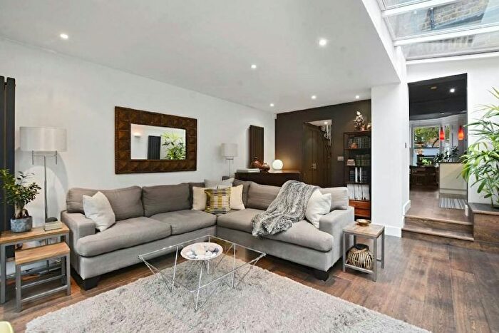 3 Bedroom Terraced House For Sale In Dresden Road, London, N19