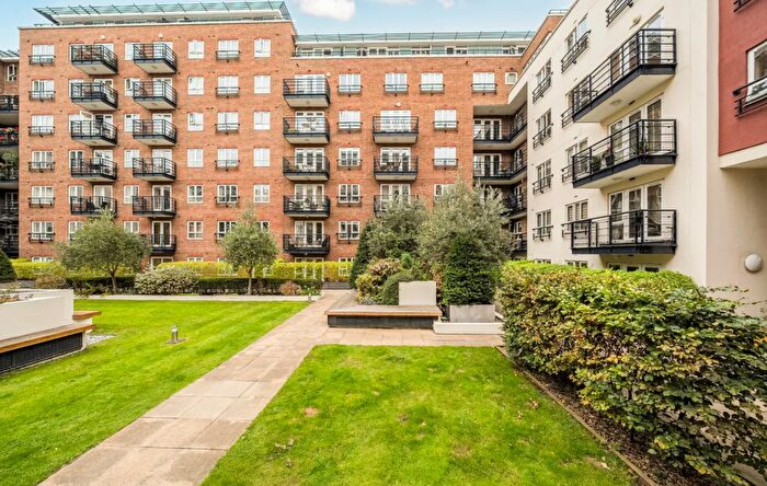 3 Bedroom Flat To Rent In Bramber House Royal Quarter, Kingston Upon Thames, KT2