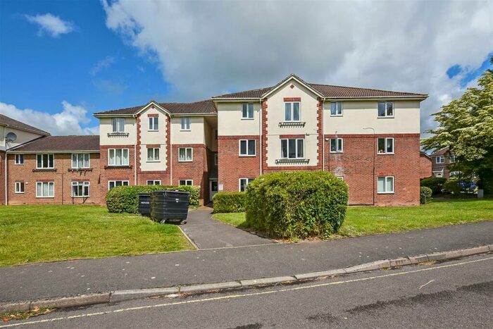 1 Bedroom Flat To Rent In Garden Close, Andover, SP10