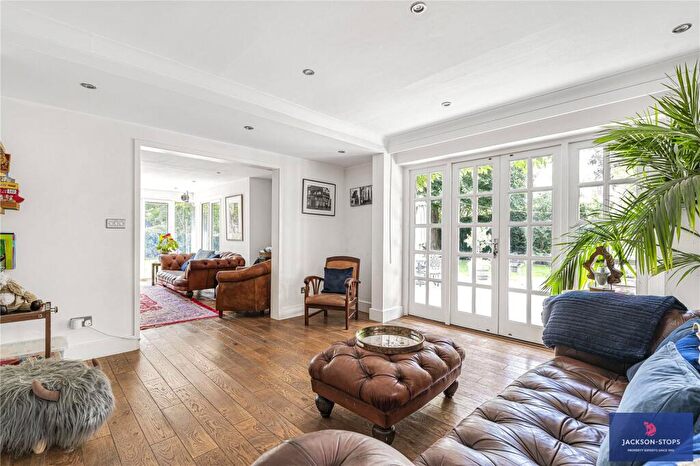 6 Bedroom House For Sale In Mulberry Close, Off The Avenue, Dallington, Northampton, NN5