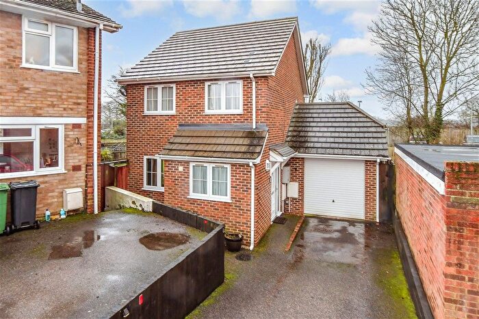 3 Bedroom Detached House For Sale In Rushford Close, Headcorn, Kent, TN27